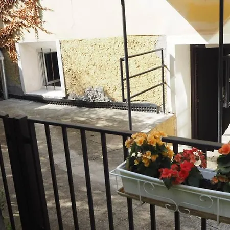 Cozy With A Garden, In The Center! Apartamento Praga